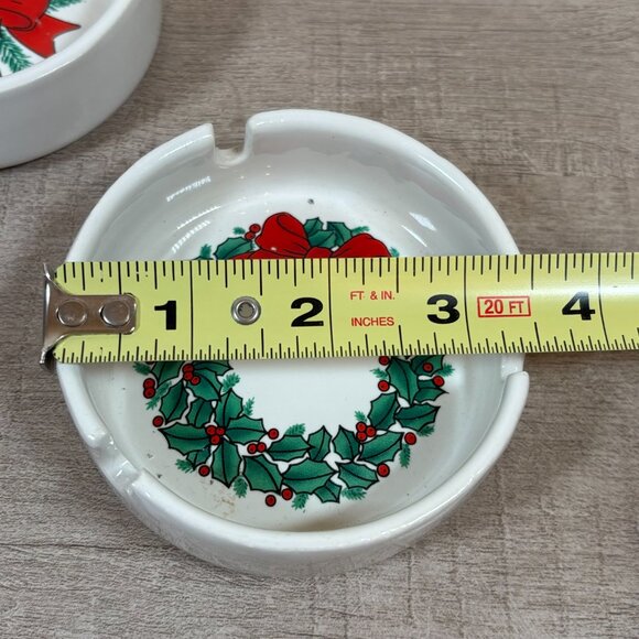 Vintage Pair of Ceramic Christmas Ashtrays - Picture 7 of 8